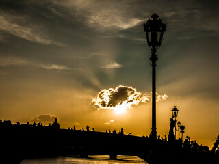 Italia, Toscana, Firenze,  tramonto al ponte Santa Trinita.
