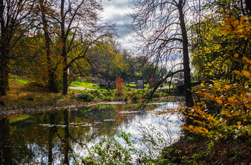 Fototapeta na wymiar Kamlanka river in the Sofiyivsky arboretum. Uman, Ukraine