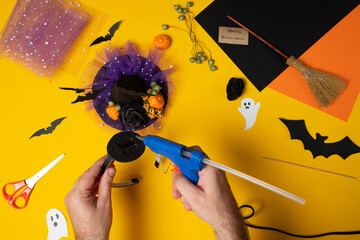 DIY Halloween witch hat. Halloween craft step by step instructions. Handmade witch hat for a child to celebrate Halloween. Step 15.