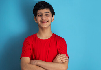 PORTRAIT OF A TEENAGE BOY POSING IN FRONT OF CAMERA