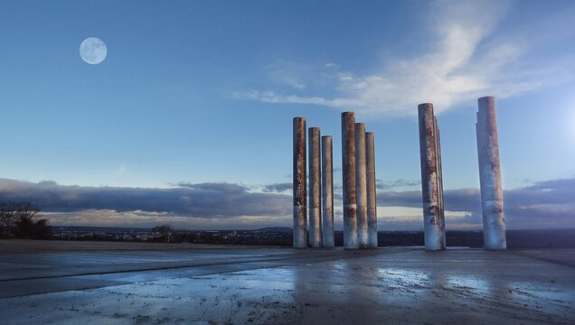 Les 12 colonnes de l&rsquo;Axe Majeur &agrave; Cergy - Paris