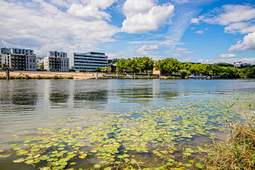 Promenade sur les berges de la Sa&ocirc;ne &agrave; Lyon