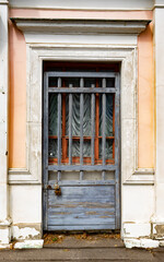 Fototapeta na wymiar An old entrance door to the estate