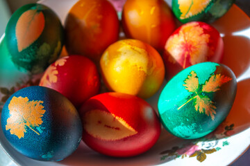 Obraz na płótnie Canvas Traditional easter eggs dyed with leaves