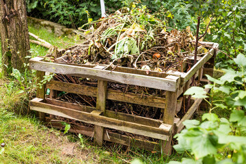 pallet composter for kitchen and garden waste