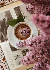 kawa, kwiaty