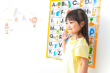 英語を勉強する子ども