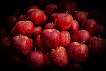 red apples