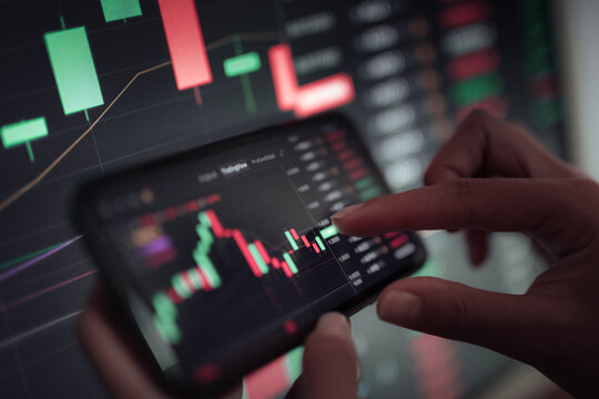 Crop trader using smartphone and working with binary option