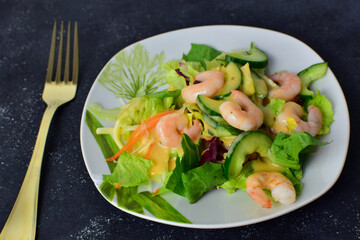 healthy lunch of shrimp salad 