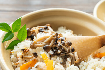 土鍋で炊いたキノコご飯