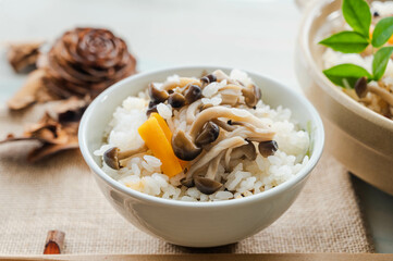 土鍋で炊いたキノコご飯