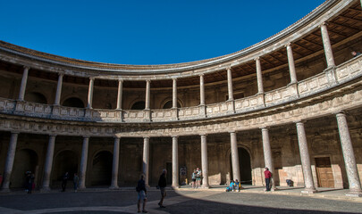 Cours intérieure du palais de Charles Quint dans l'Alhambra de Grenade, Andalousie, Espagne