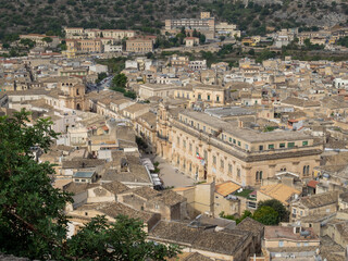 Obraz premium Via Mormino Penna at the center of Scicli cityscape