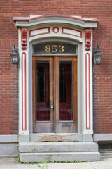 Fototapeta na wymiar Arched entryway on an old facade 
