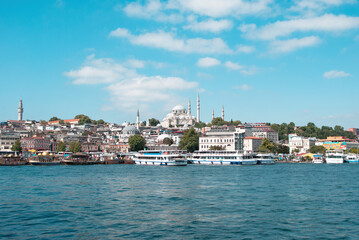Obraz premium A view of city buildings and Suleymaniye Mosque and Gold Horn from bridge in Istanbul.