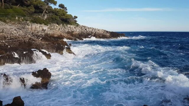 vague sur la C&ocirc;te d'Azur - France
