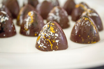 Bombones de chocolate decorados