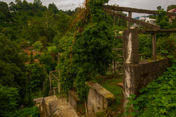 Fototapeta premium TSIKHISDZIRI, GEORGIA: View of the old fortress of Peter in Tsikhisdziri on a cloudy summer day.