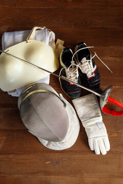 Fencing equipment placed on floor