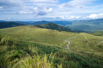 長野県諏訪市の霧ヶ峰を登山している風景 A view of climbing Kirigamine Peak in Suwa City, Nagano Prefecture.