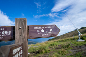 長野県諏訪市の霧ヶ峰を登山している風景 A view of climbing Kirigamine Peak in Suwa City, Nagano Prefecture.