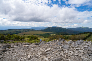 長野県諏訪市の霧ヶ峰を登山している風景 A view of climbing Kirigamine Peak in Suwa City, Nagano Prefecture.