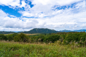 長野県諏訪市の霧ヶ峰を登山している風景 A view of climbing Kirigamine Peak in Suwa City, Nagano Prefecture.