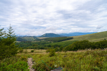Naklejka premium 長野県諏訪市の霧ヶ峰を登山している風景
