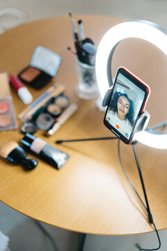 Beauty blogger on smartphone
