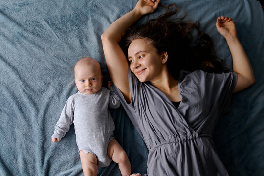 portrait of a mother and a newborn