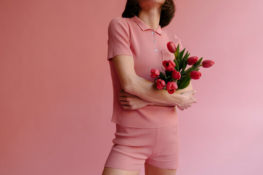 model on pink with tulips