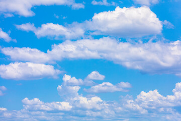 爽やかな青い空と雲・夏の空