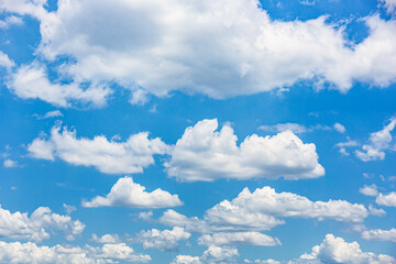 Obraz na płótnie Canvas 爽やかな青い空と雲・夏の空