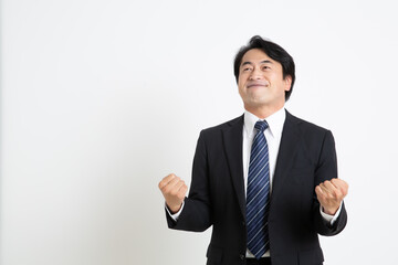 中年の日本人サラリーマン男性