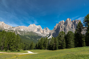Fototapeta na wymiar Blick auf den Rosengarten und die Vajolettürme, Trentino, Italien