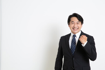 中年のサラリーマン日本人男性