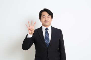 中年のサラリーマン日本人男性