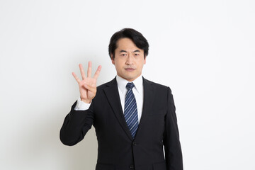 中年のサラリーマン日本人男性