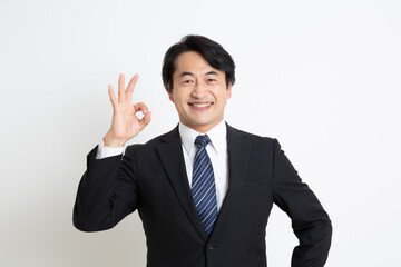 中年のサラリーマン日本人男性