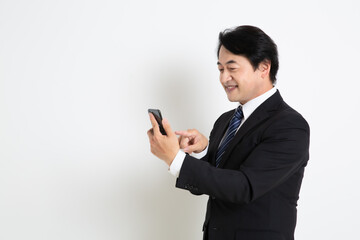 中年のサラリーマン日本人男性