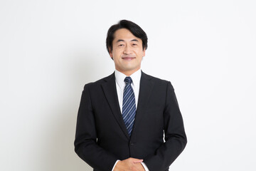 中年のサラリーマン日本人男性