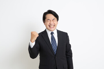 中年のサラリーマン日本人男性