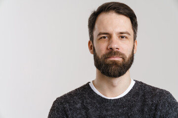 Obraz premium White mid man with beard posing and looking at camera