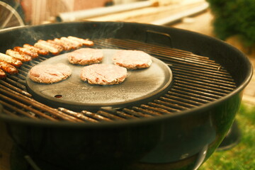 Immer Sommer drau&szlig;en grillen