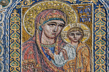 Fototapeta na wymiar Virgin Mary and Child