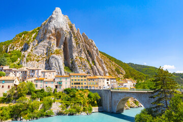 Sisteron is a commune in the Alpes-de-Haute-Provence department in the Provence-Alpes-Côte d'Azur region in southeastern France - obrazy, fototapety, plakaty