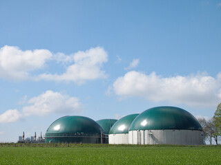 Obraz premium Biogas Anlage in Landschaft