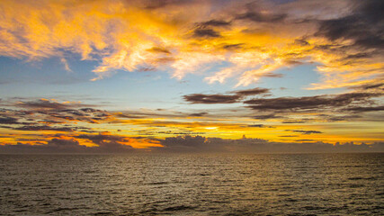 Amanhecer paradisíaco no litoral sul capixaba em praia cidade de Piúma 
