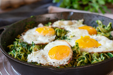 Pasta with spinach and fried eggs